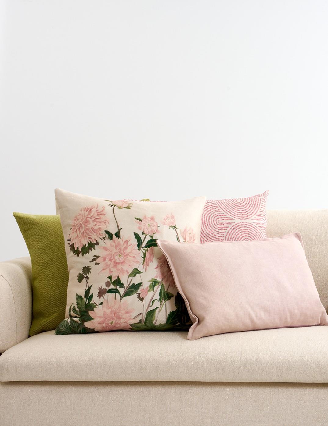 Romantic Floral Bej Çiçekli Kırlent Kılıfı