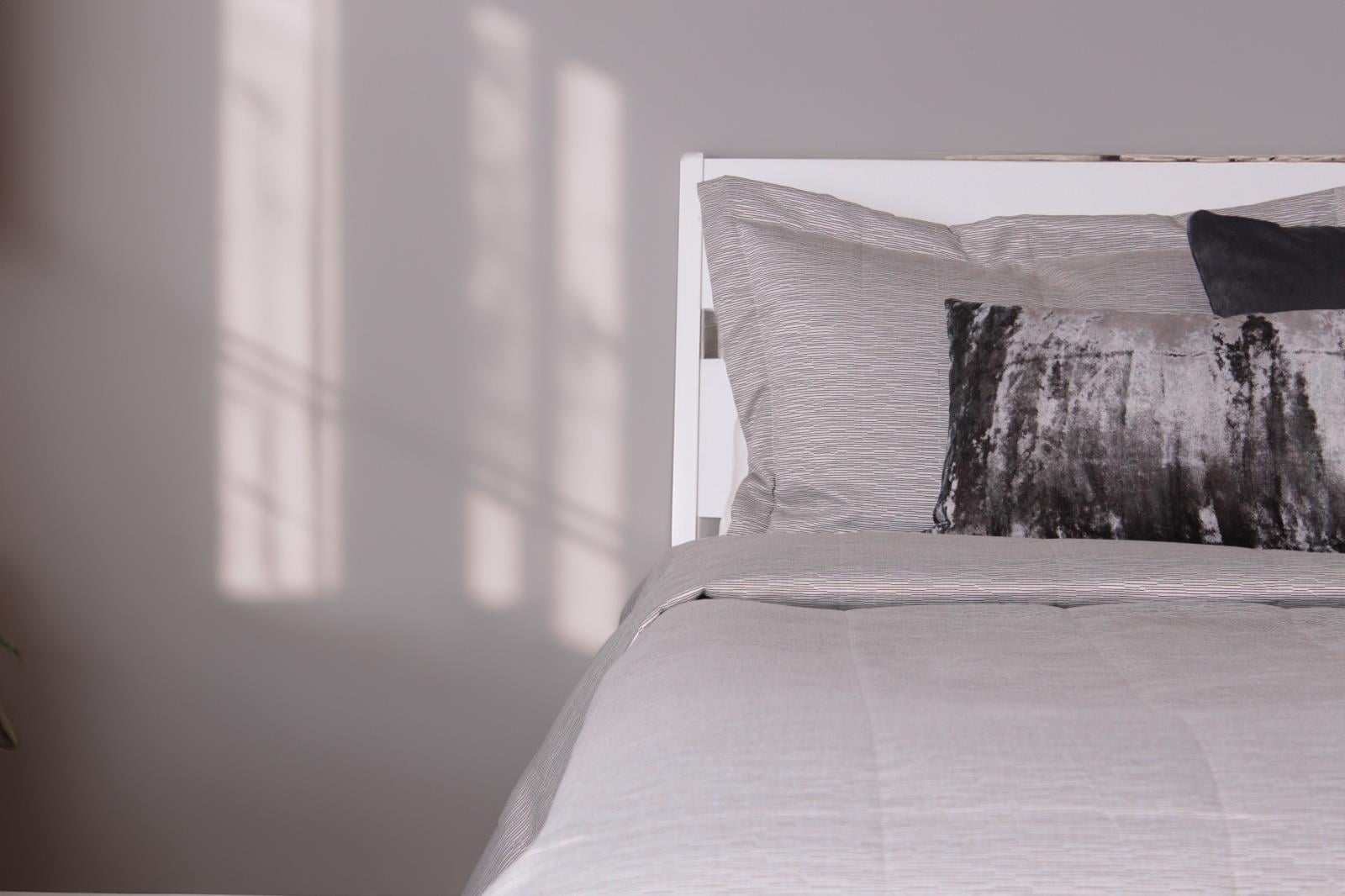 Gri Çizgi Desenli Kapitoneli Çift Kişilik 260x260 cm Yatak Örtüsü