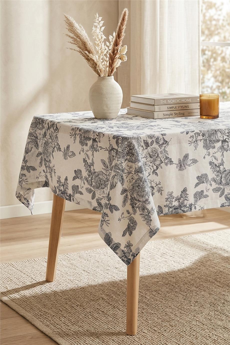 Romantic Floral Çiçek Desenli Lacivert Masa Örtüsü
