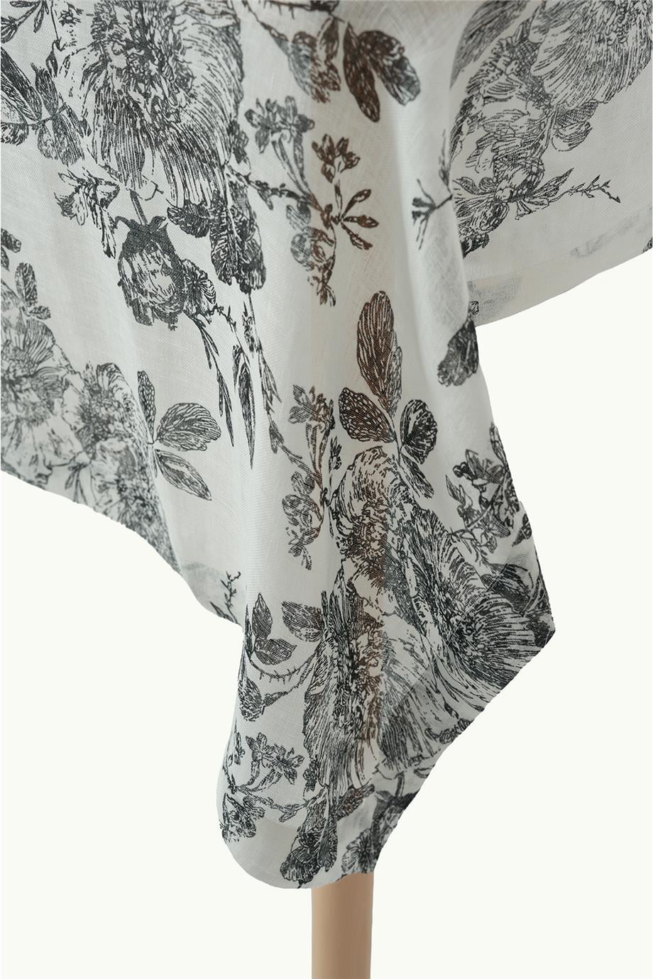 Romantic Floral Çiçek Desenli Siyah Masa Örtüsü