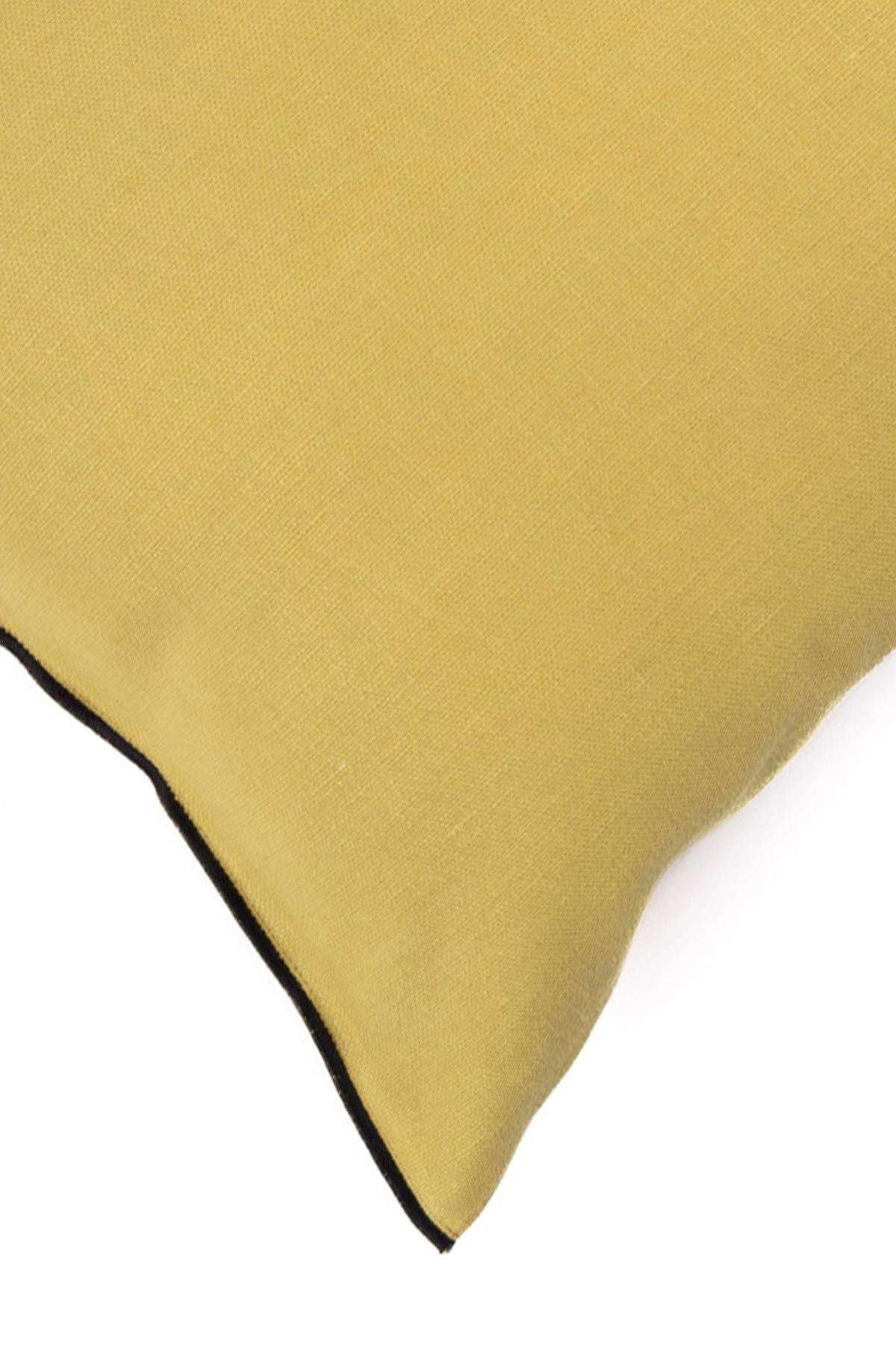 Global Etnik Siyah Overloklu Açık Sarı Keten 50x50 cm Kare Kırlent Kılıfı