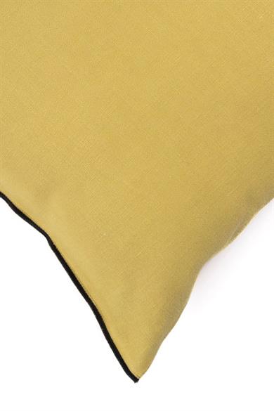 Global Etnik Siyah Overloklu Açık Sarı Keten 50x50 cm Kare Kırlent Kılıfı