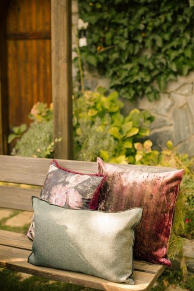 Warm Winter Bordo Batik Boyalı Kadife 35X55 Dikdörtgen Kırlent Kılıfı