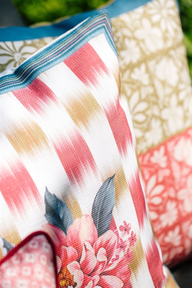 Multi Flower Degrade Geçişli Gül Desenli 50x50 cm Kare Kırlent Kılıfı