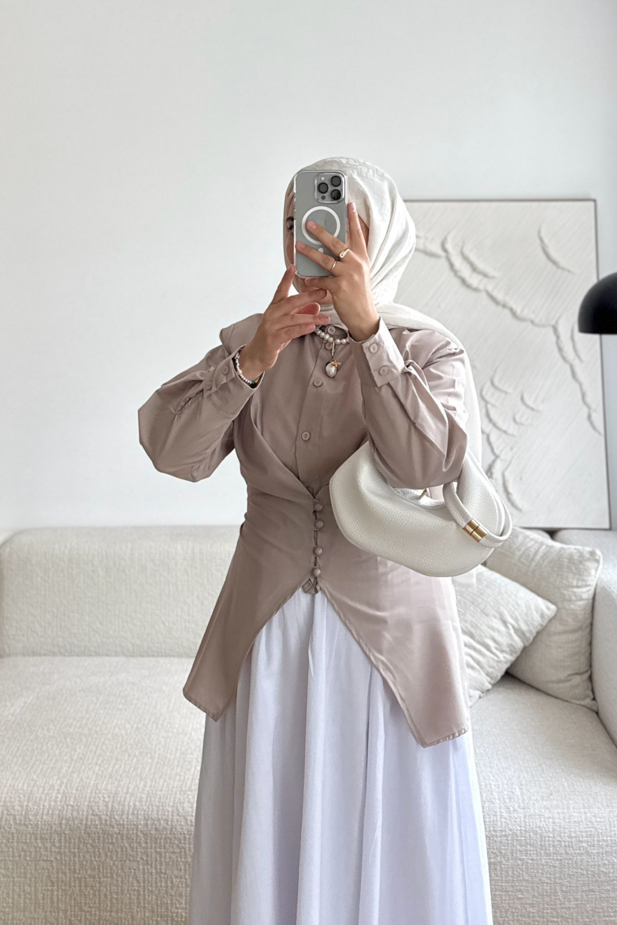 BEJ BEL DETAYLI TOP DÜĞMELİ GÖMLEK