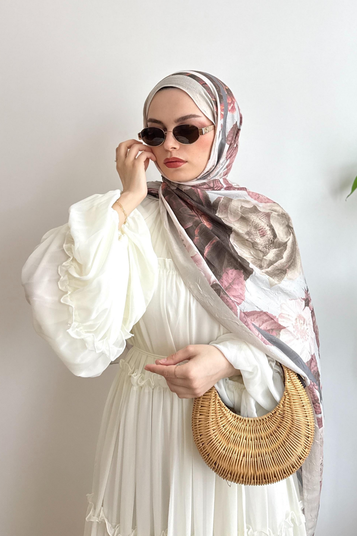 BEJ GÜL VE DAHLİA ÇİÇEKLİ ŞAL