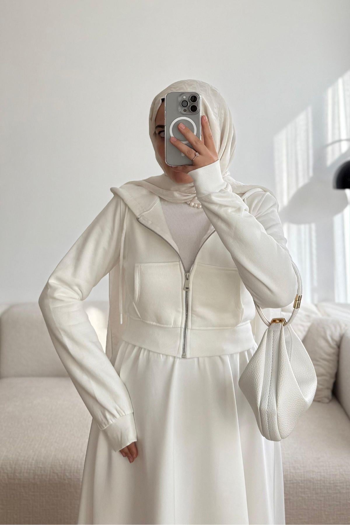 BEYAZ ŞARDONLU KAPÜŞONLU CROP HIRKA