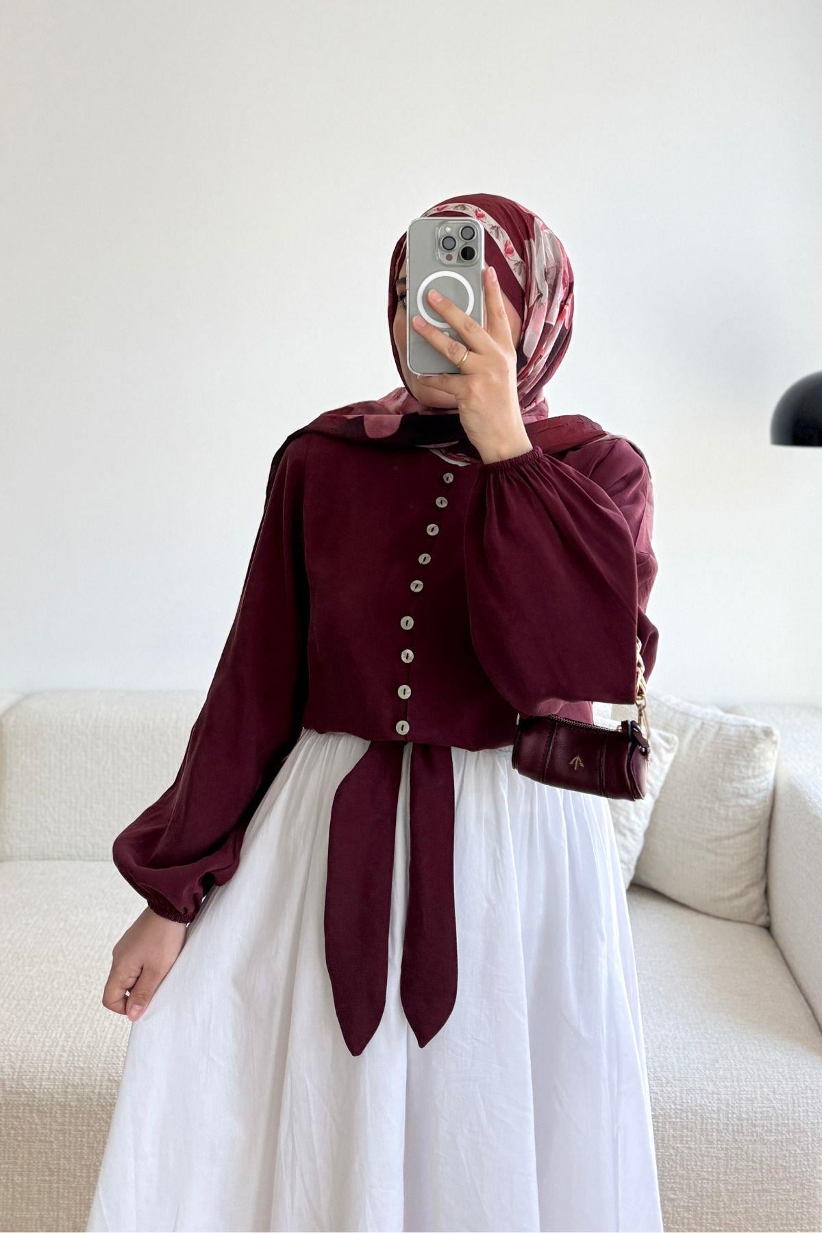 BORDO BRİT DÜĞLMELİ KURDELELİ KISA GÖMLEK