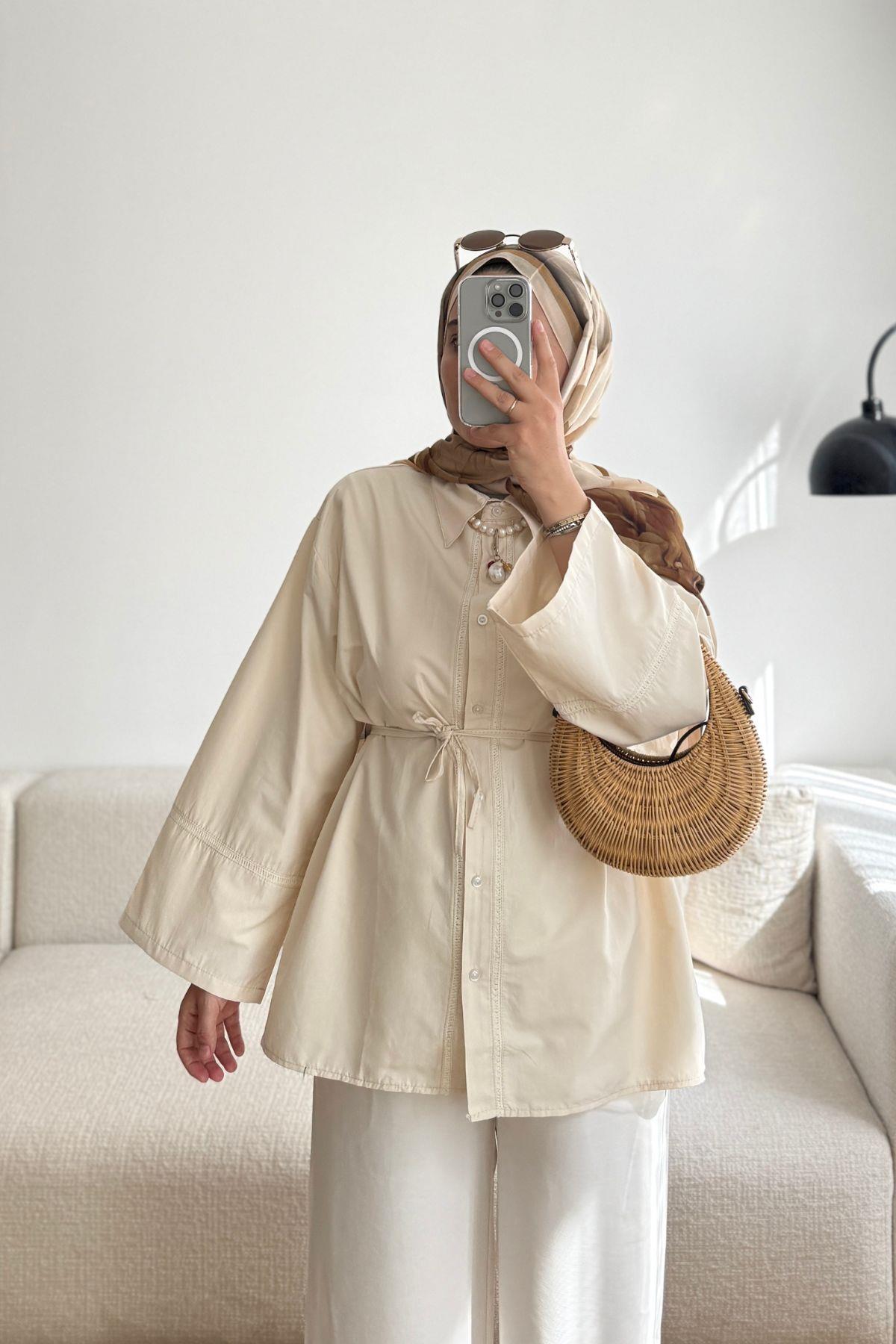 EKRU DANTELLİ BAĞCIKLI GÖMLEK