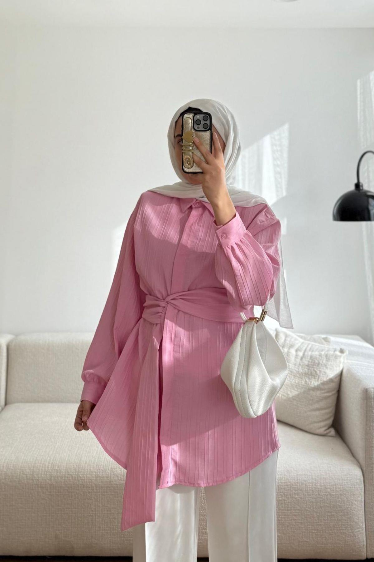 PEMBE BAĞLAMA DETAYLI GÖMLEK