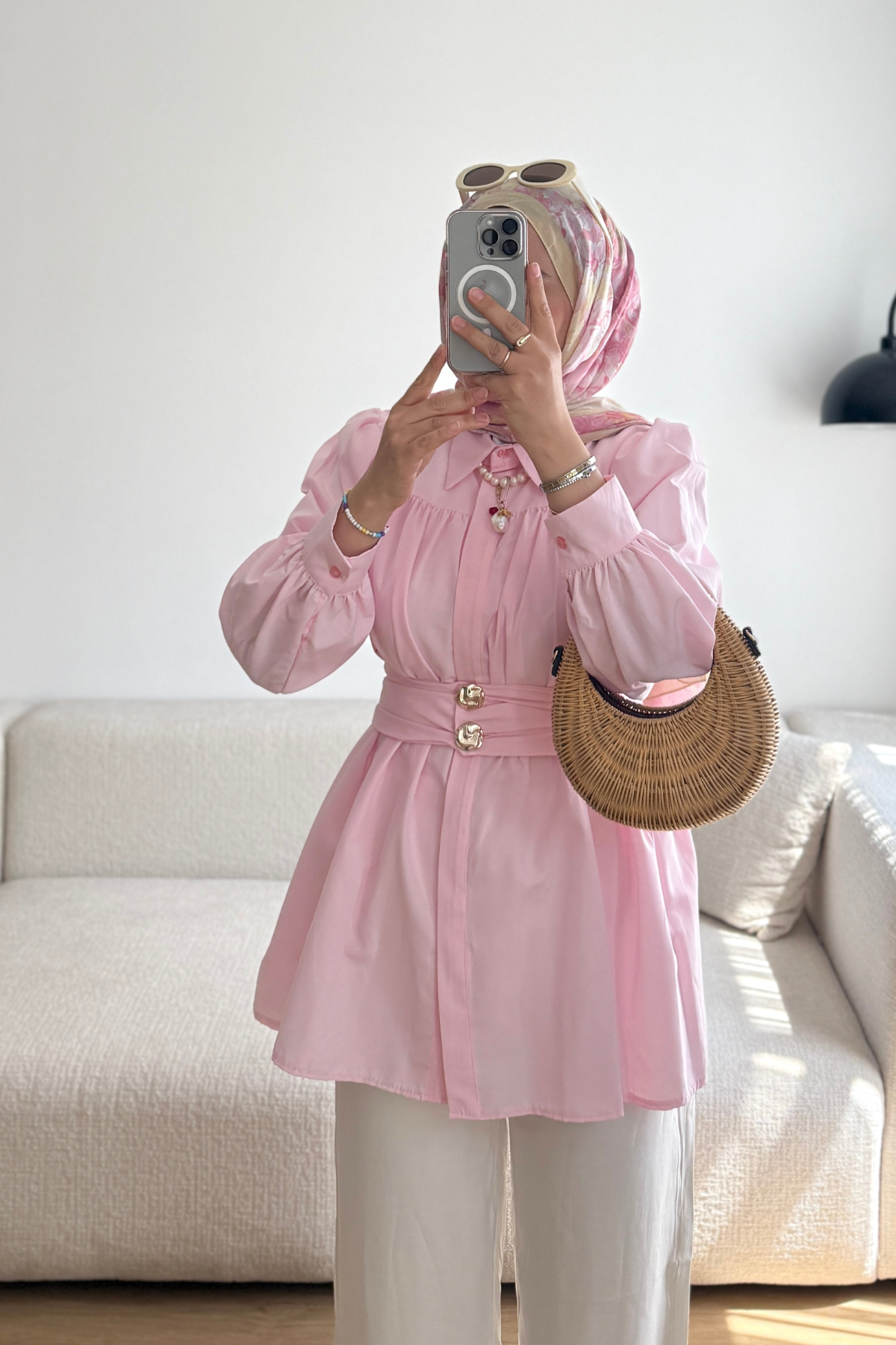 PEMBE DÜĞME TASARIM KEMERLİ GÖMLEK