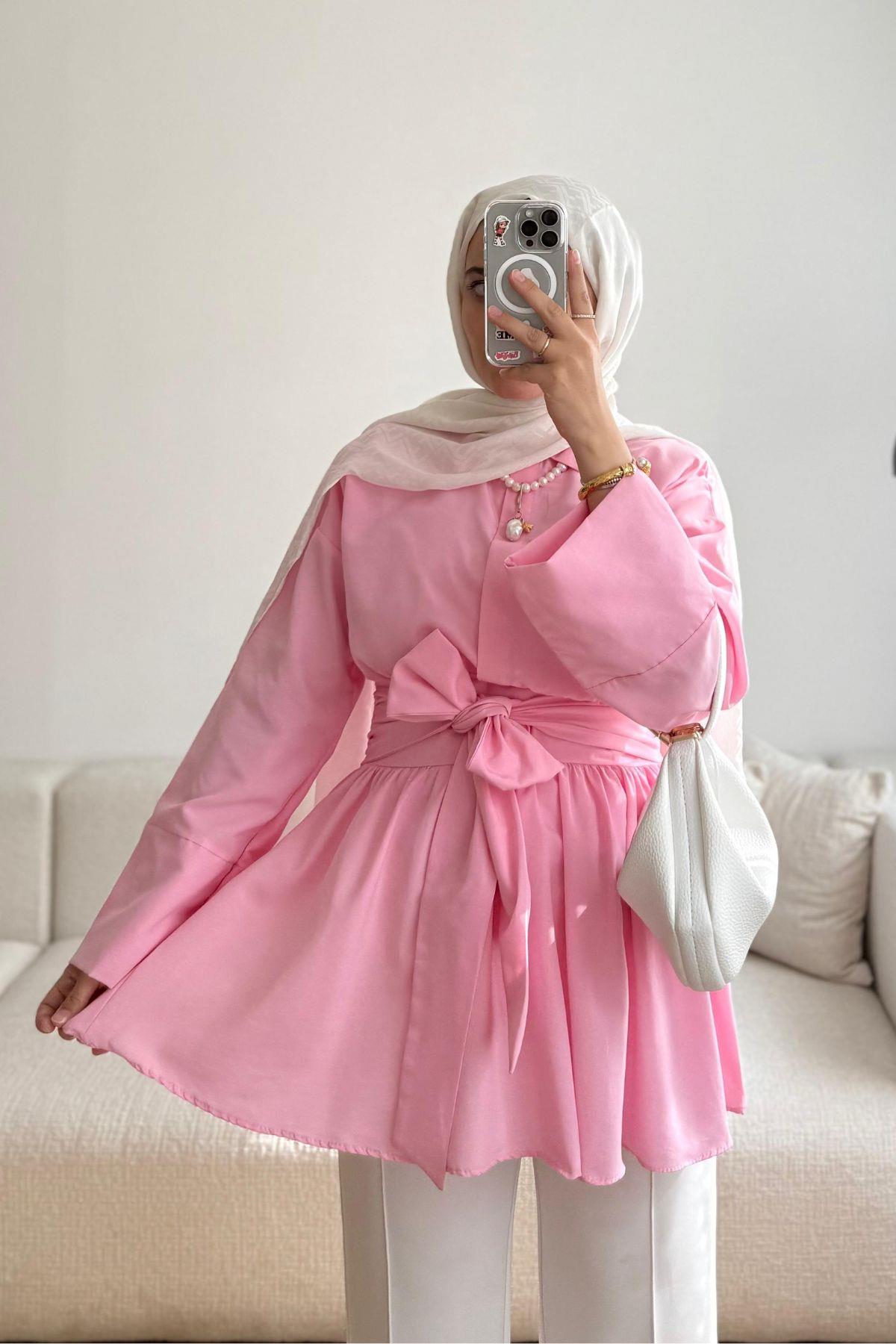 PEMBE FİYONKLU GÖMLEK