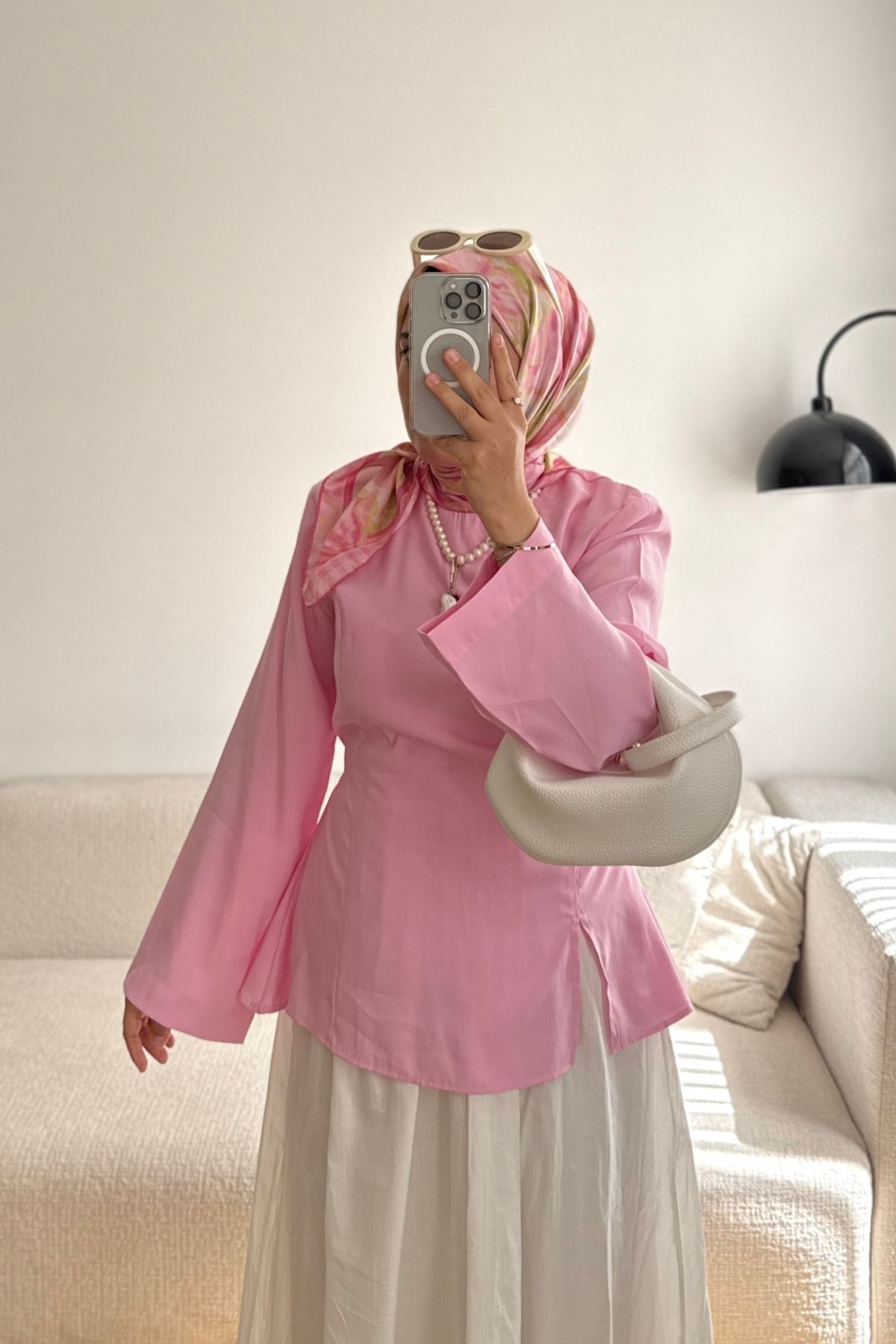 PEMBE YIRTMAÇ DETAYLI MODEL GÖMLEK