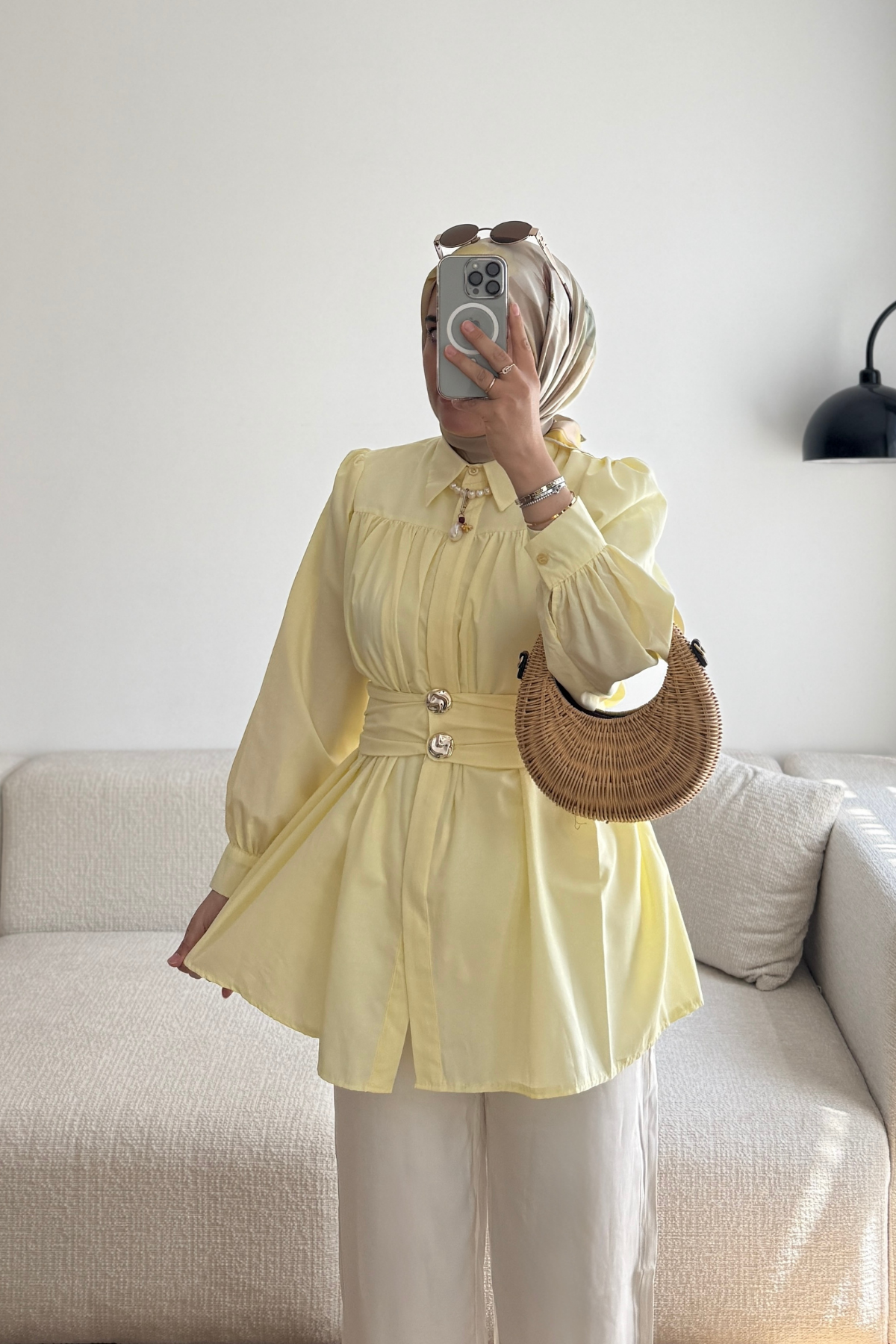 SARI DÜĞME TASARIM KEMERLİ GÖMLEK