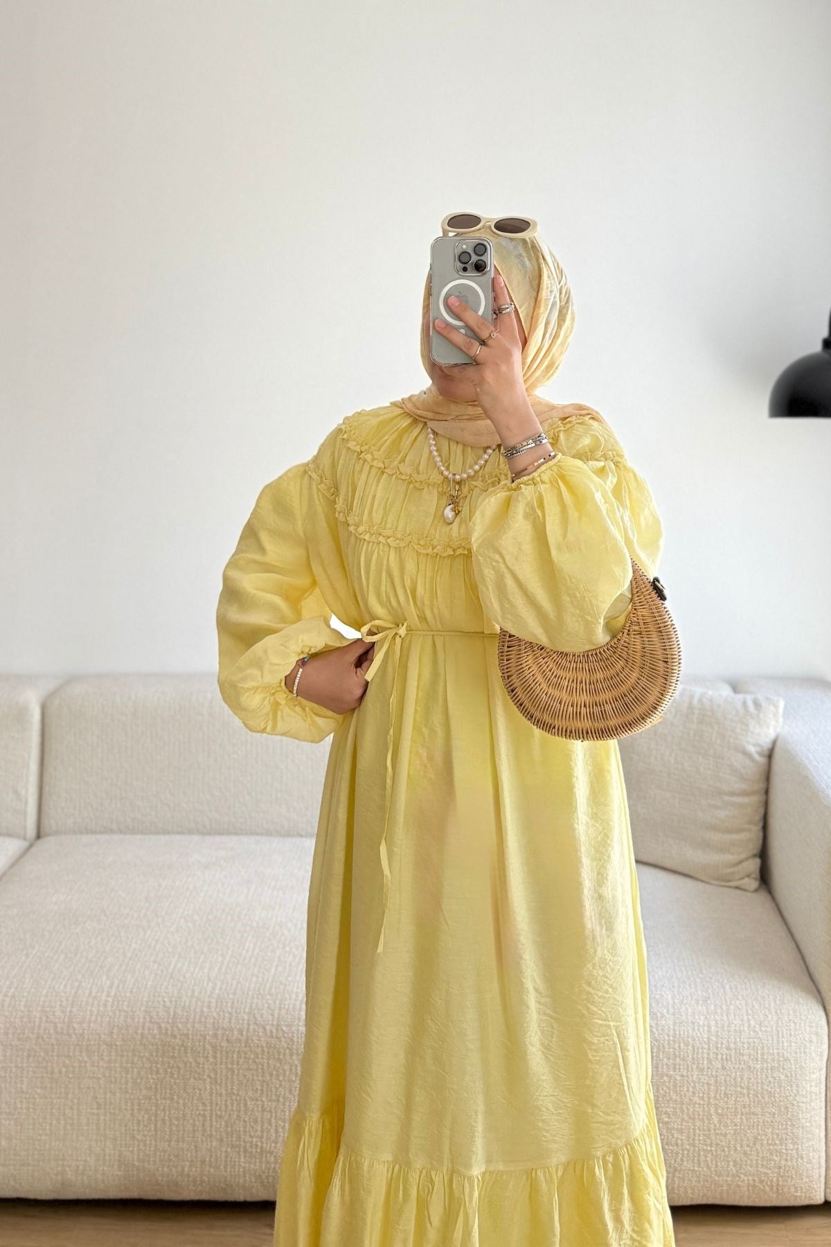 SARI  ETEĞİ VOLAN DETAYLI ŞİFON ELBİSE