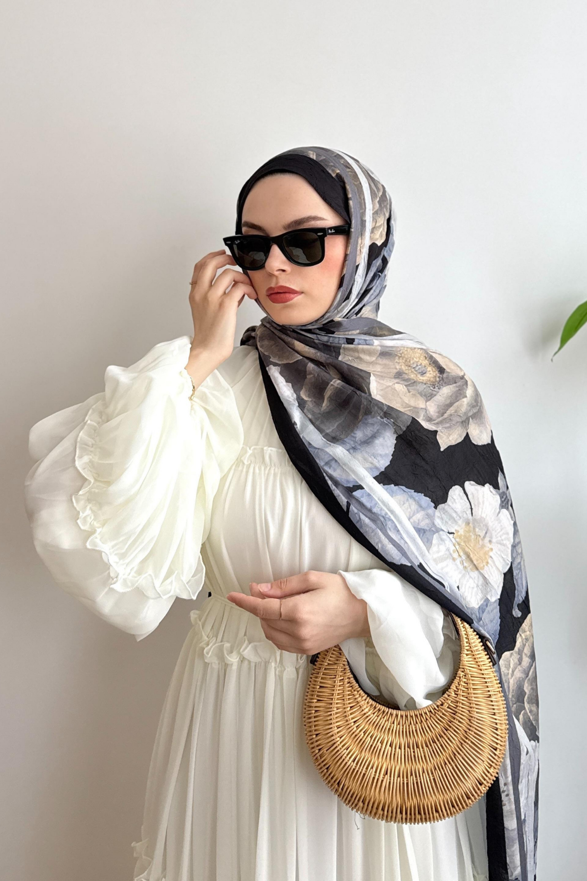 SİYAH GÜL VE DAHLİA ÇİÇEKLİ ŞAL