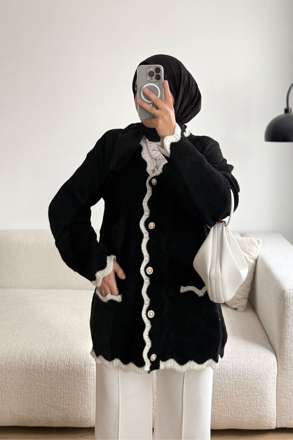 SİYAH İNCİ DÜĞMELİ TRİKO HIRKA