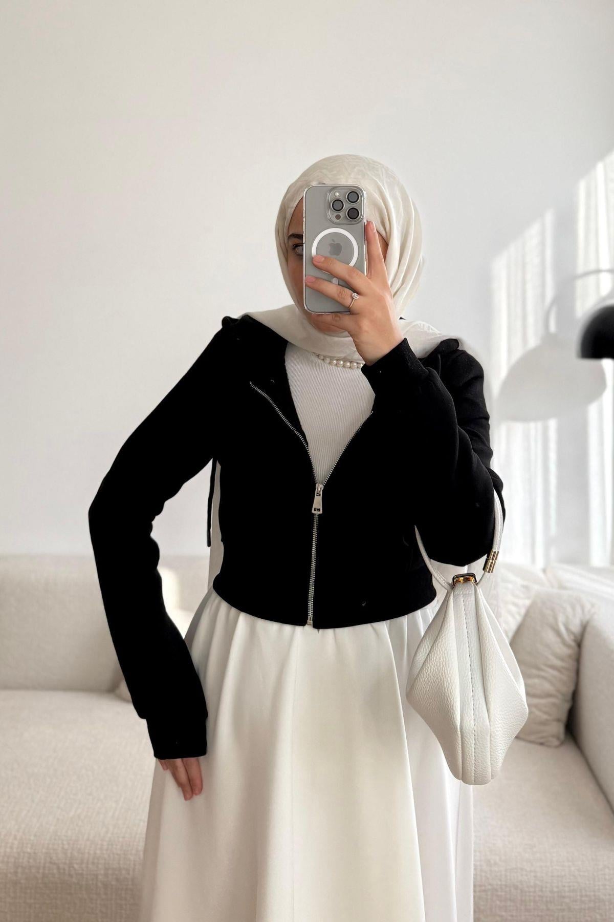 SİYAH ŞARDONLU KAPÜŞONLU CROP HIRKA