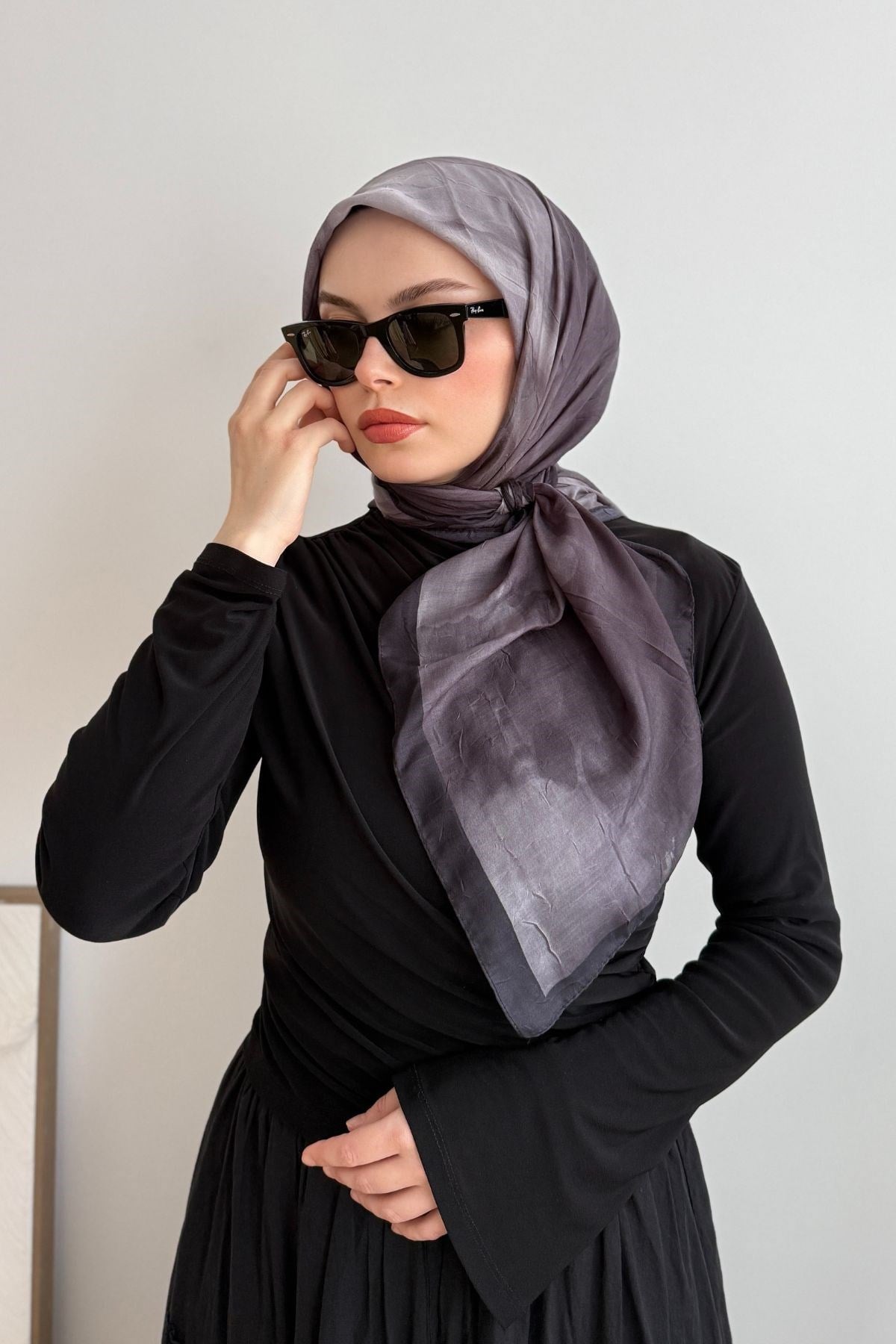 SİYAH ŞERİTLİ GRİ PAMUKLU EŞARP