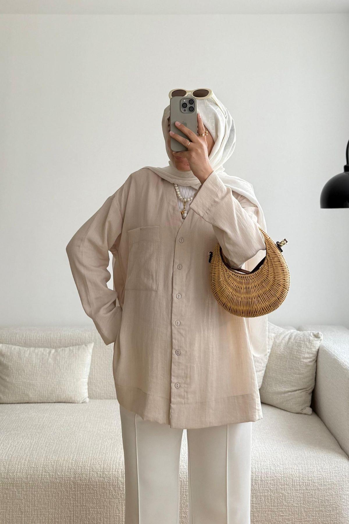 TAŞ ÖNÜ DÜGMELİ CEPLİ GÖMLEK