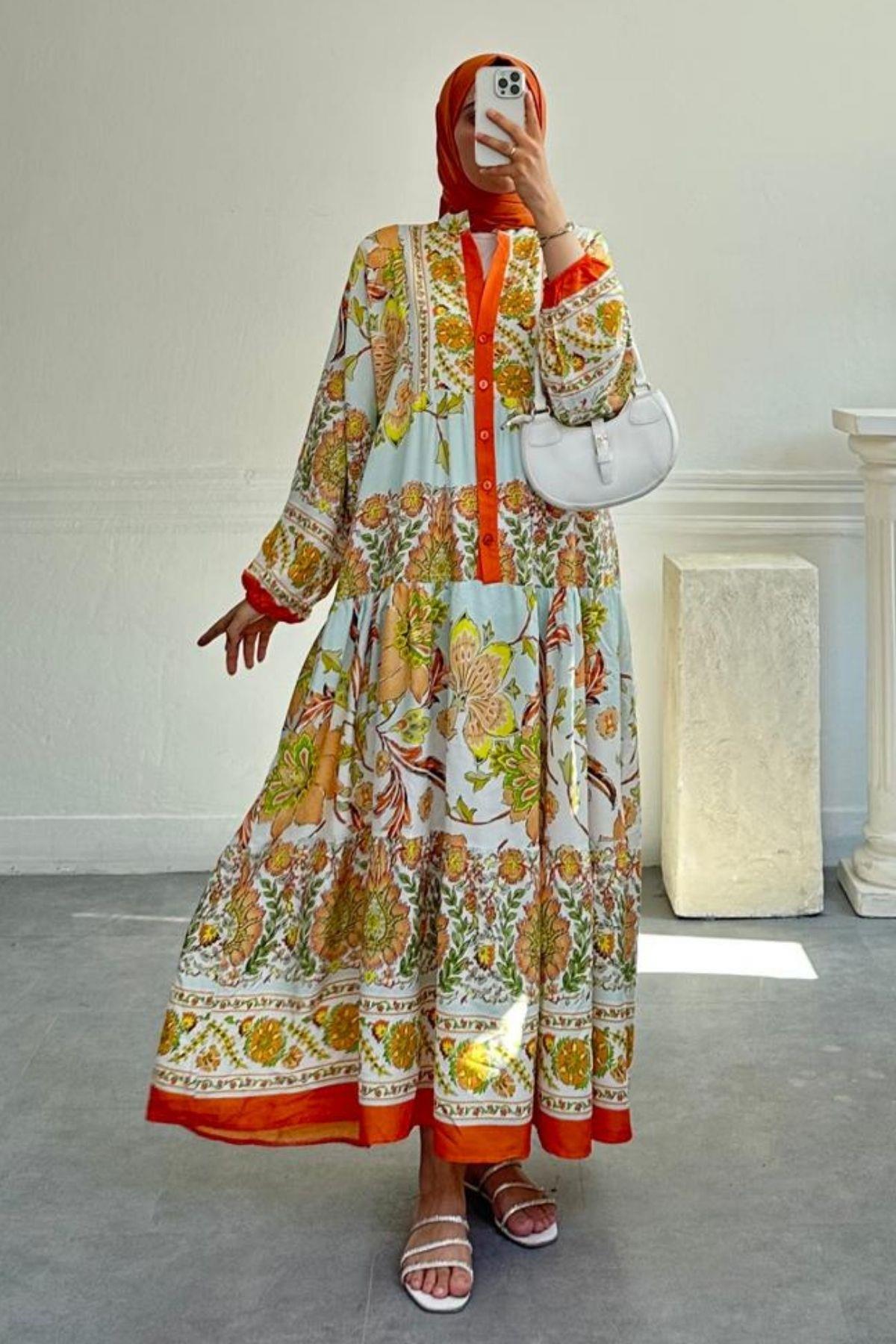 TURUNCU DESENLİ ELBİSE