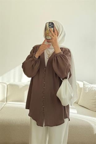 KAHVE BRİT DÜGMELİ GÖMLEK