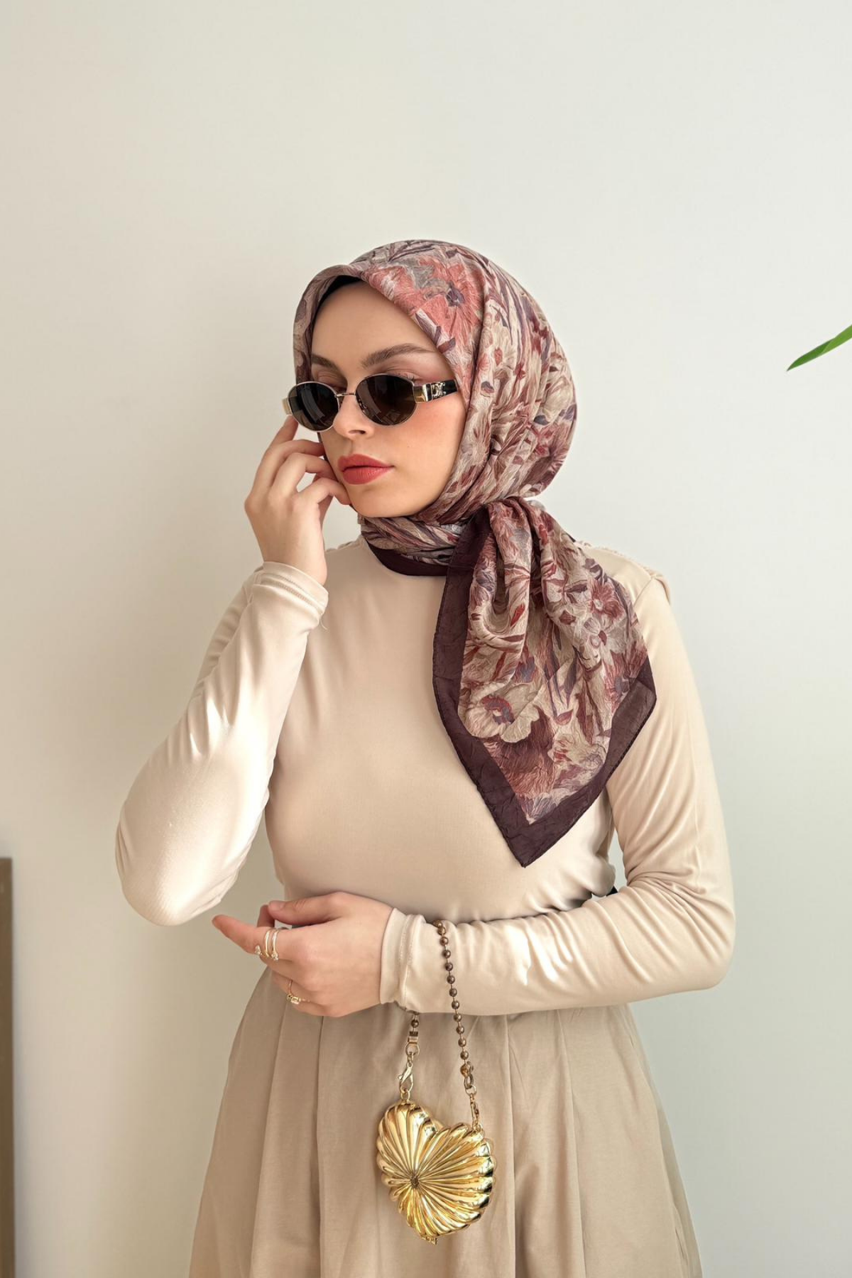 BEJ PUDRA OPERA ÇİÇEK EŞARP