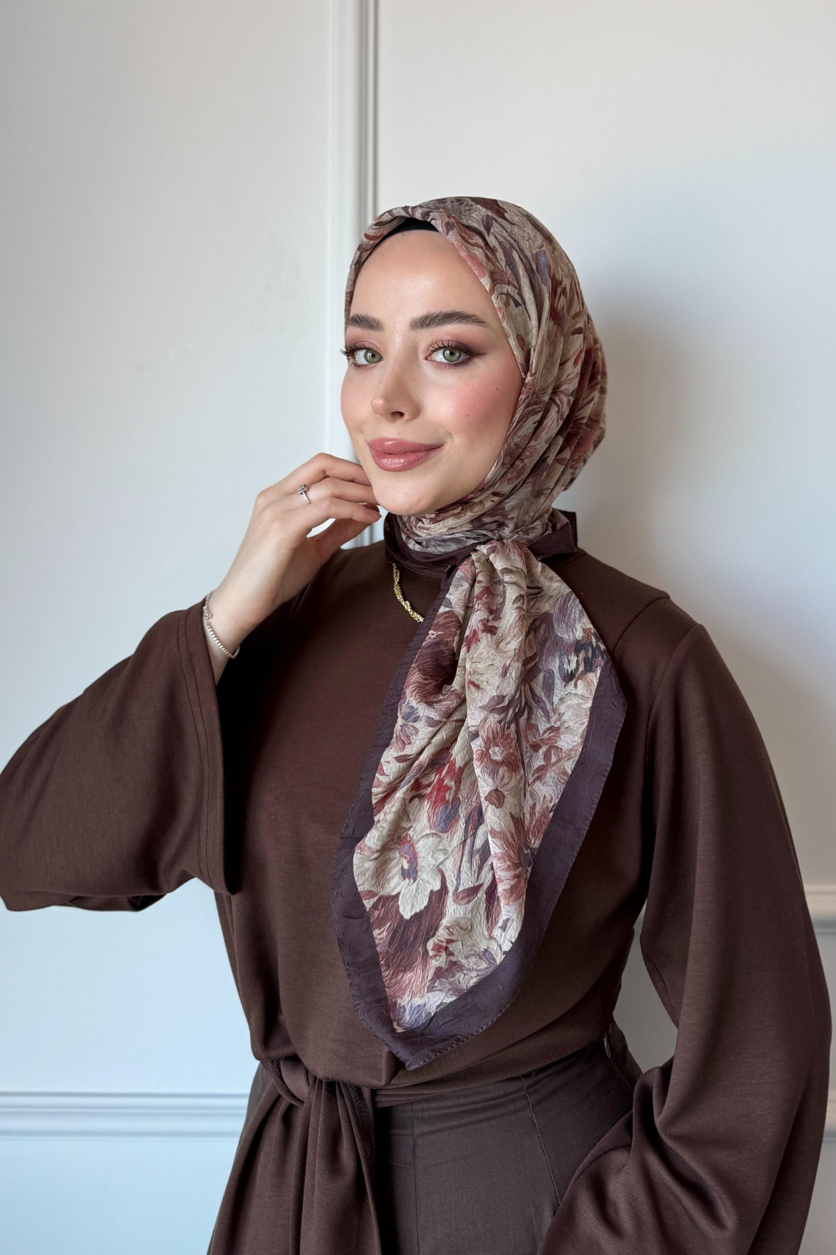 BEJ PUDRA OPERA ÇİÇEK EŞARP