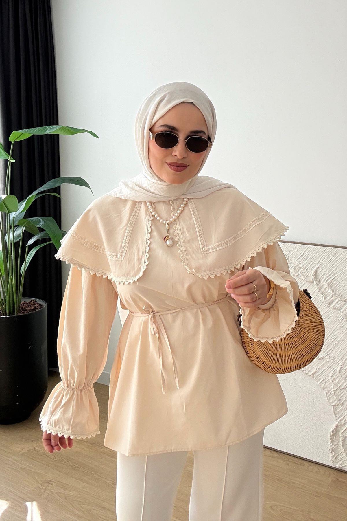 BEJ ŞAL YAKA DANTELLİ KISA GÖMLEK