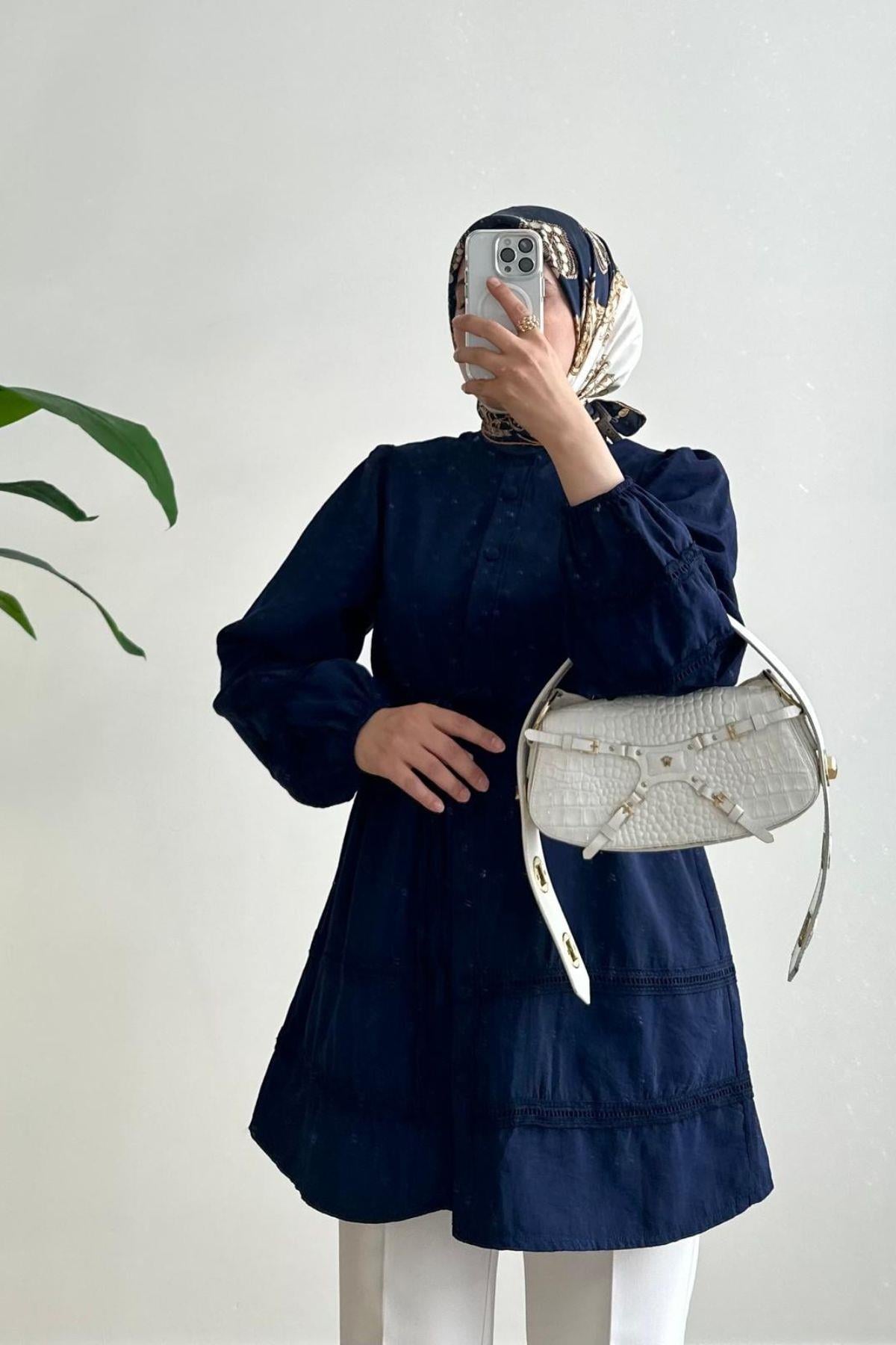 BRODE ŞERİT DETAYLI LACİVERT GÖMLEK