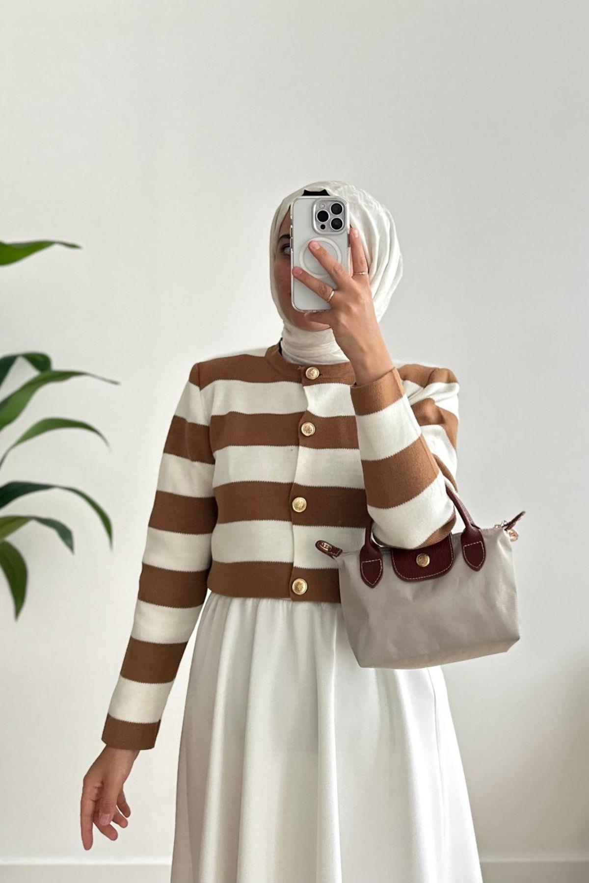 CAMEL ÇİZGİLİ GOLD DÜĞMELİ TRİKO HIRKA