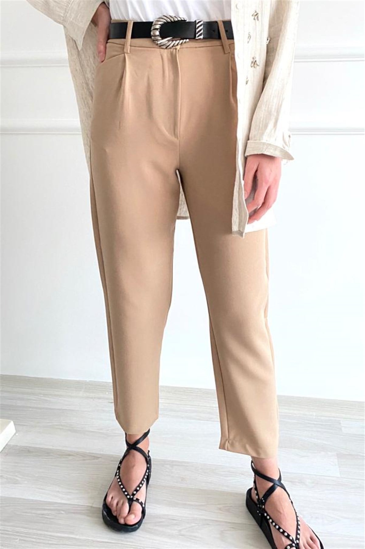 CAMEL KEMERLİ KUMAŞ PANTOLON