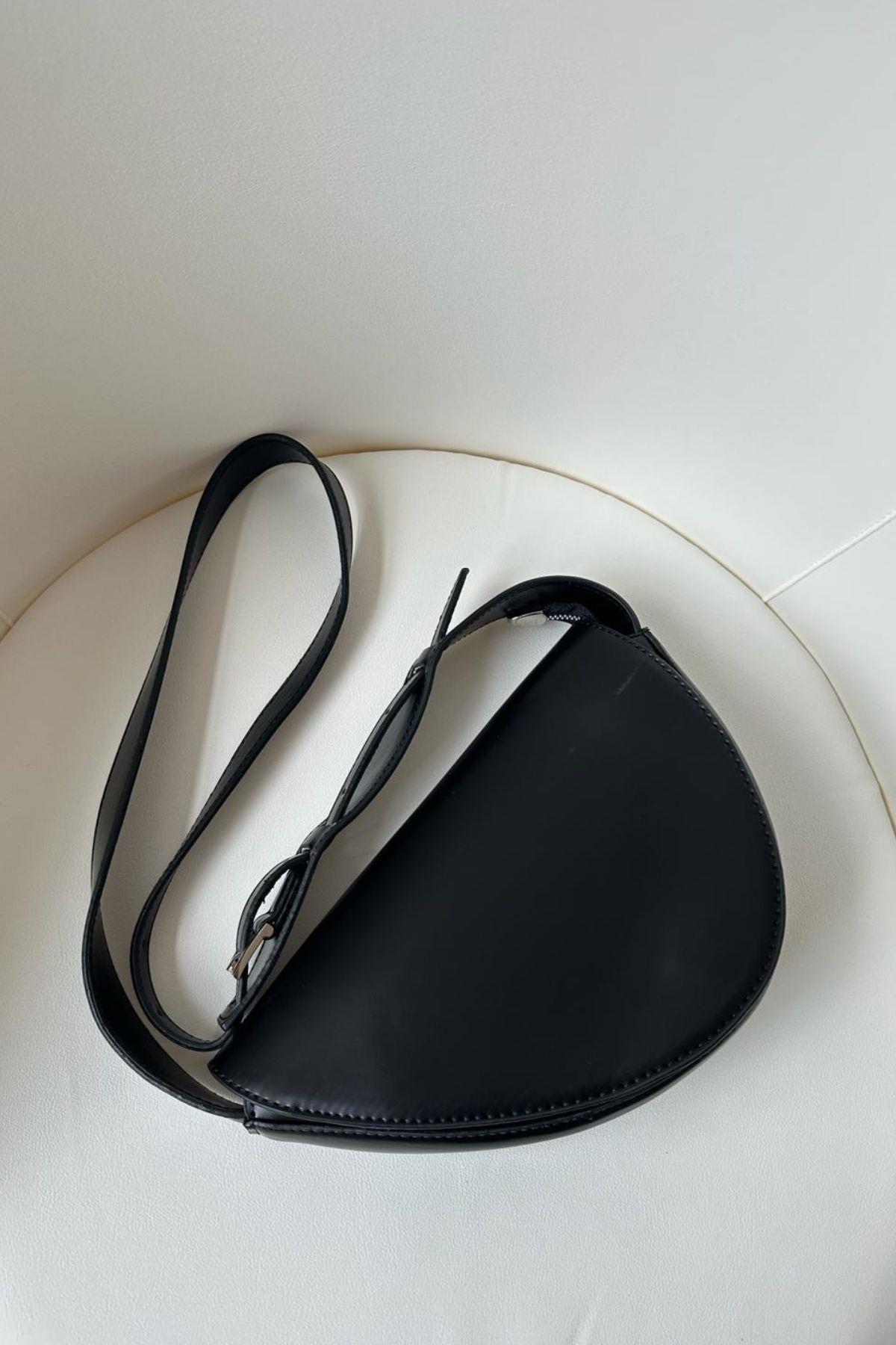 ETİKA SİYAH KALIN ASKILI ÇANTA