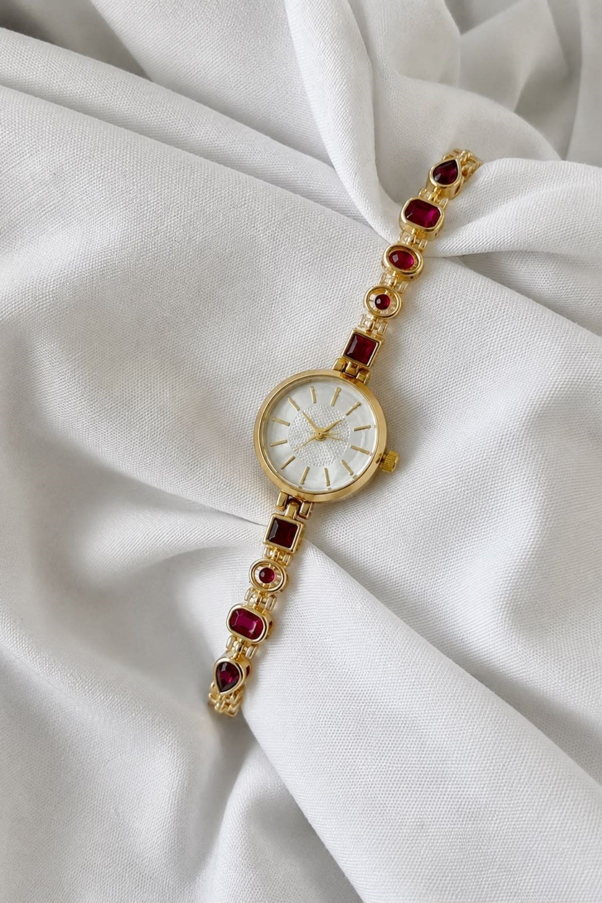 GOLD BORDO TAŞ DETAYLI SAAT