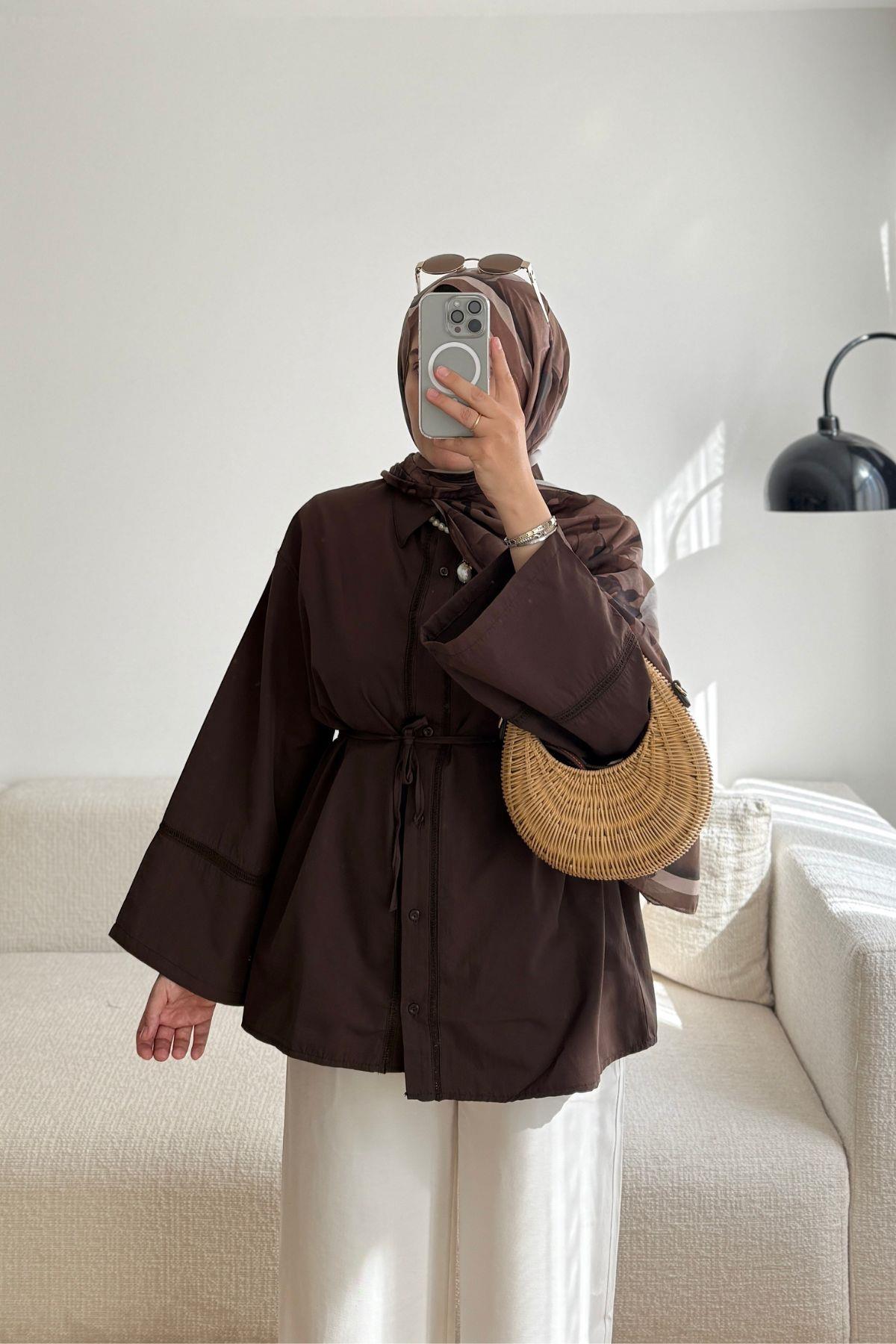 KAHVE DANTELLİ BAĞCIKLI GÖMLEK