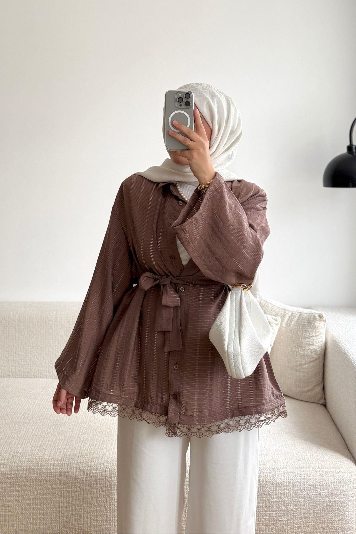 KAHVE TRANSPARAN ETEĞİ DANTELLİ GÖMLEK