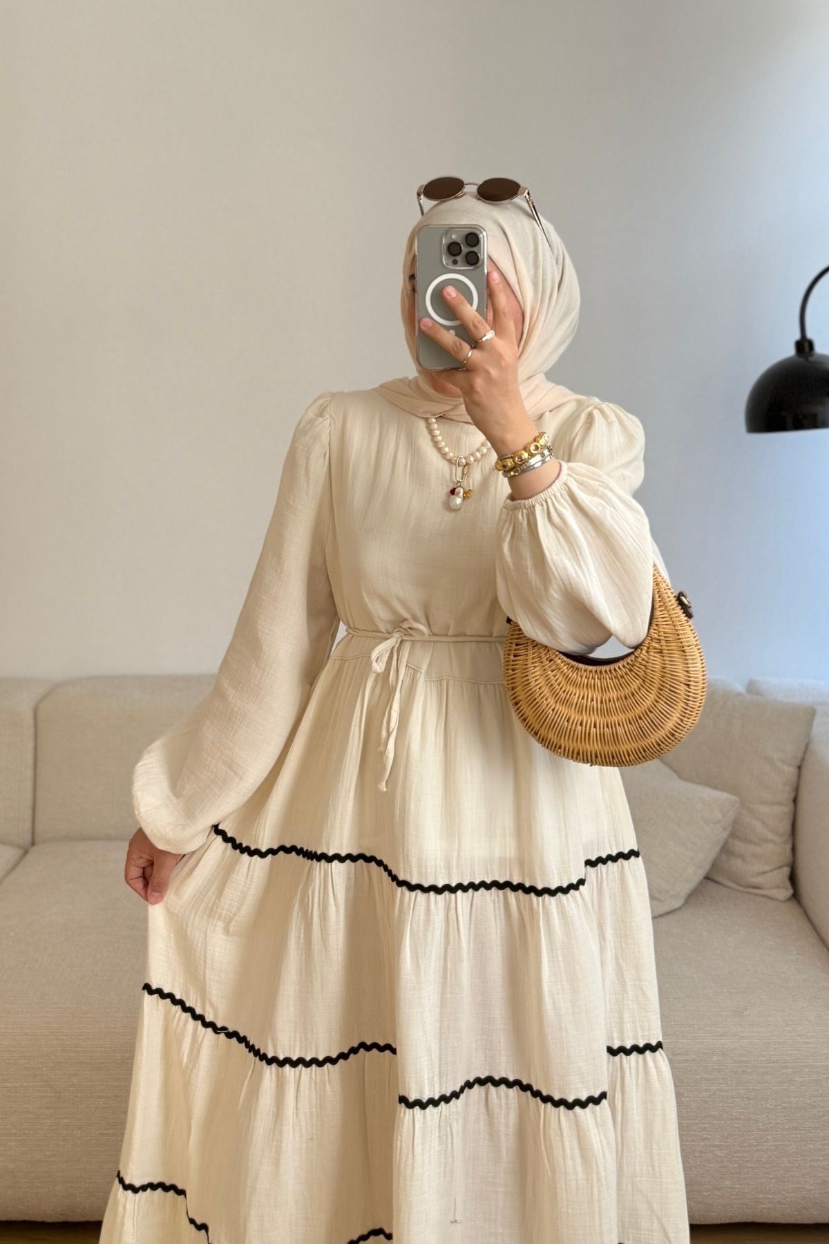 KREM ETEĞİ BİYELİ ELBİSE