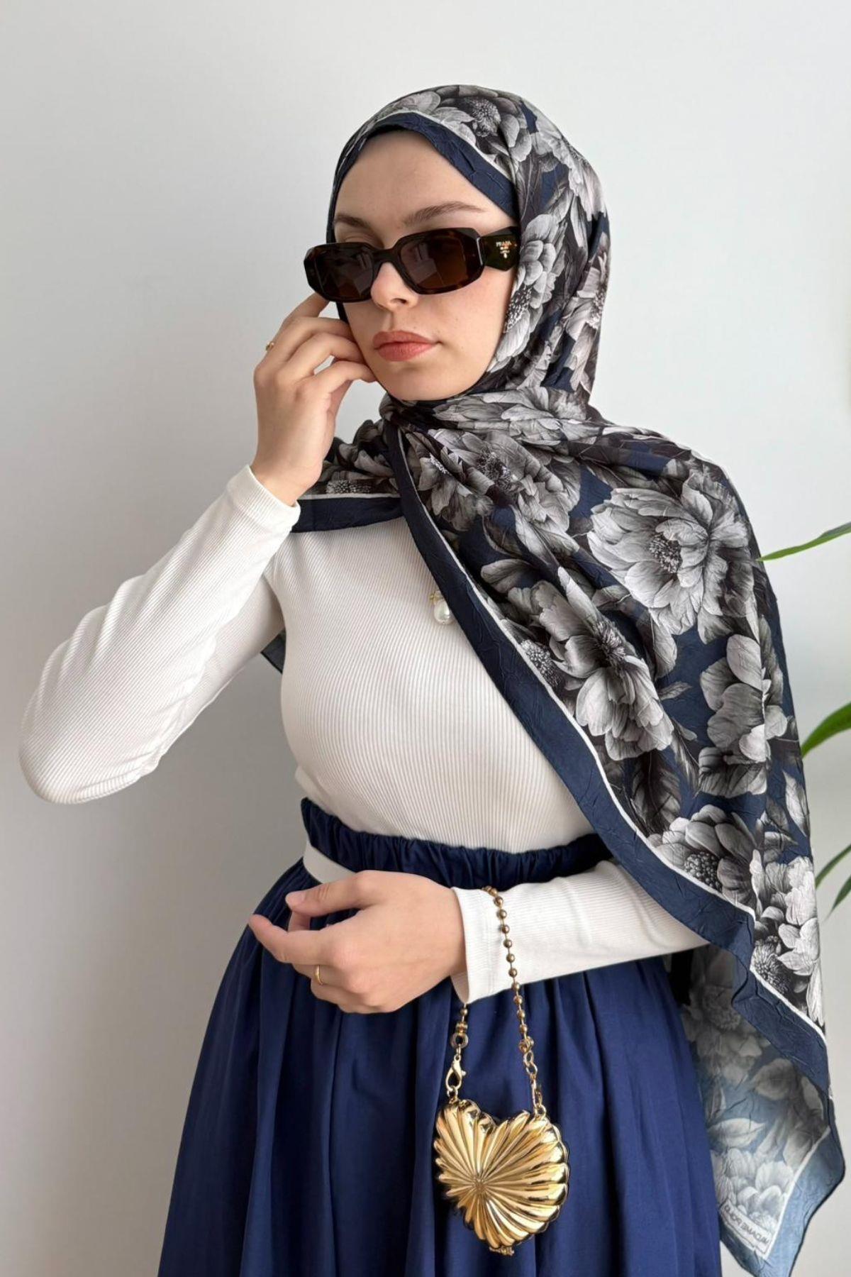LACİVERT ŞERİTLİ SİYAH BÜYÜK ÇİÇEK DESENLİ BAMBU ŞAL