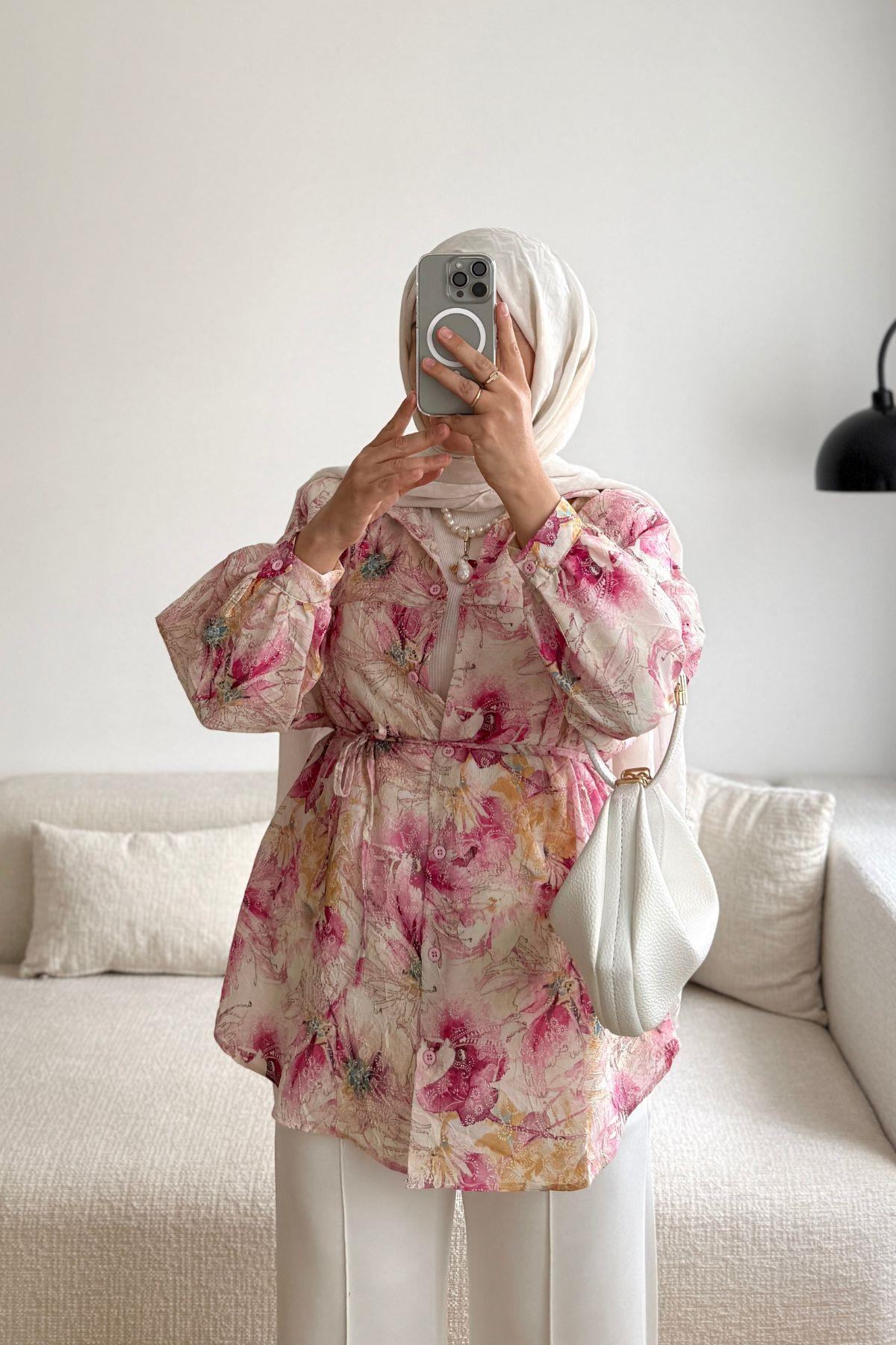PEMBE BAĞCIKLI ÇİÇEKLİ KRAŞ GÖMLEK