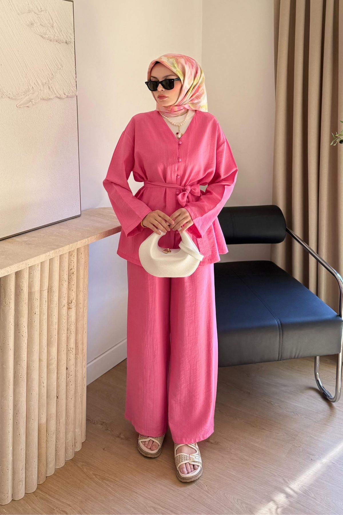 PEMBE ÇİLEK KUMAŞ V YAKA TAKIM 