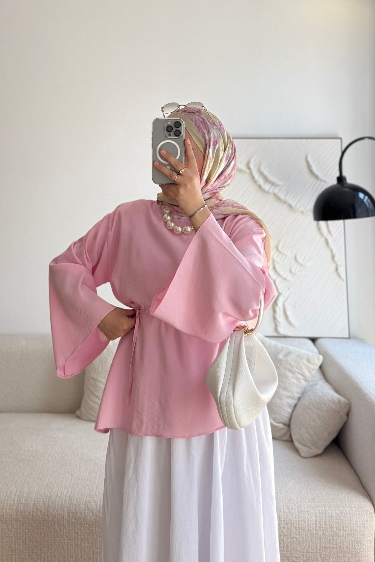 PEMBE ETEĞİ ÇAPRAZ KESİM GÖMLEK