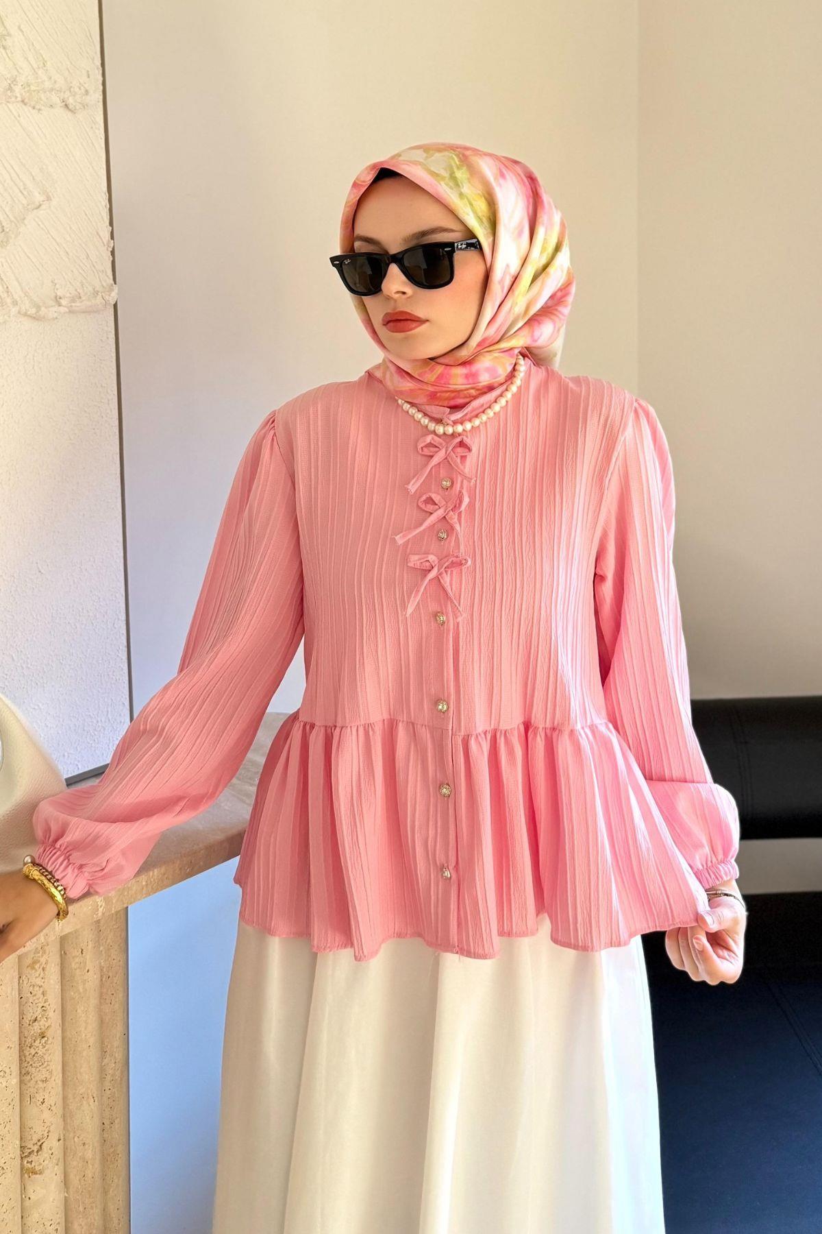 PEMBE FİYONKLU TAŞ DÜĞMELİ KISA GÖMLEK