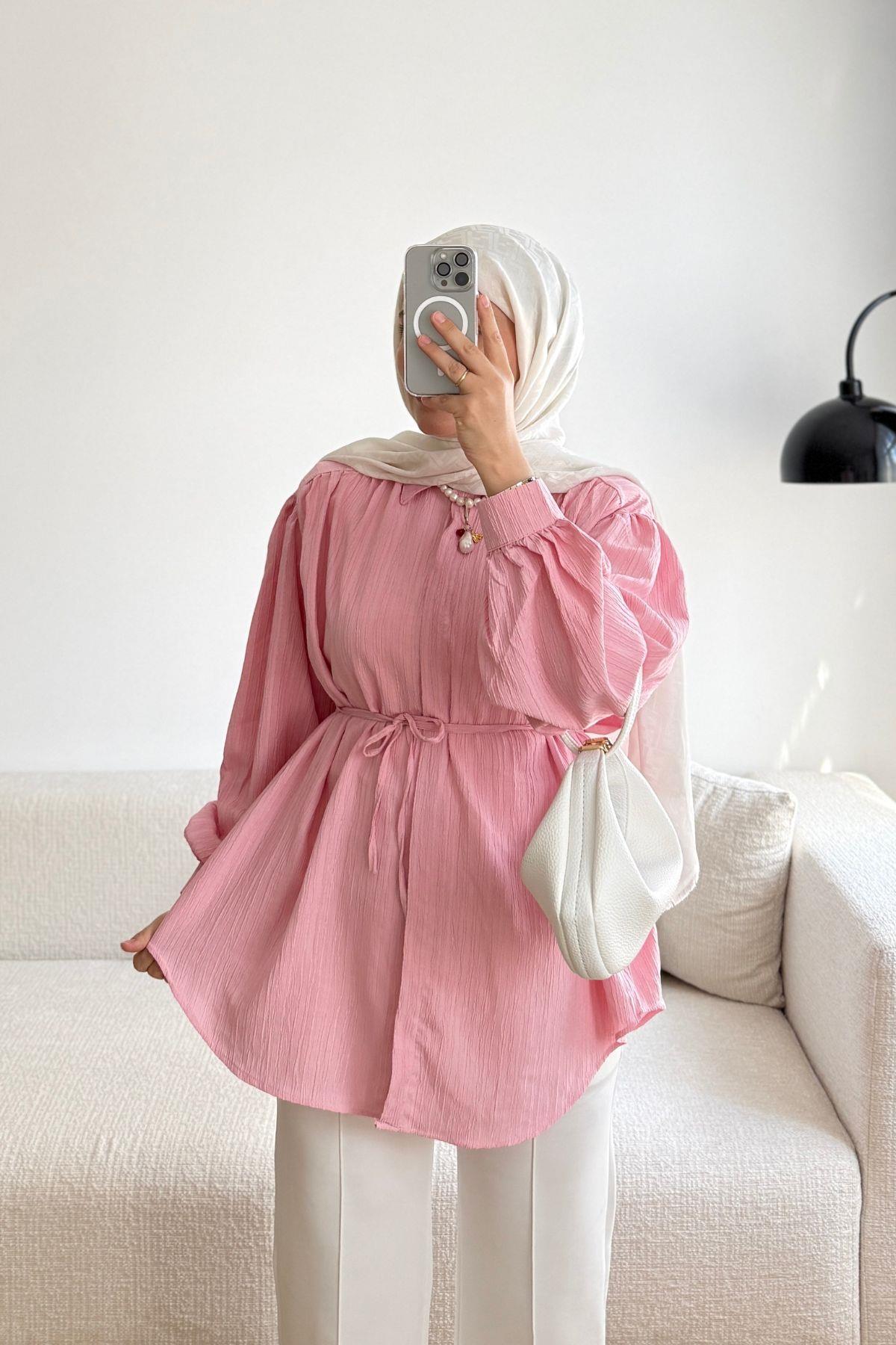 PEMBE GİZLİ PAT KUŞAKLI BASİC GÖMLEK