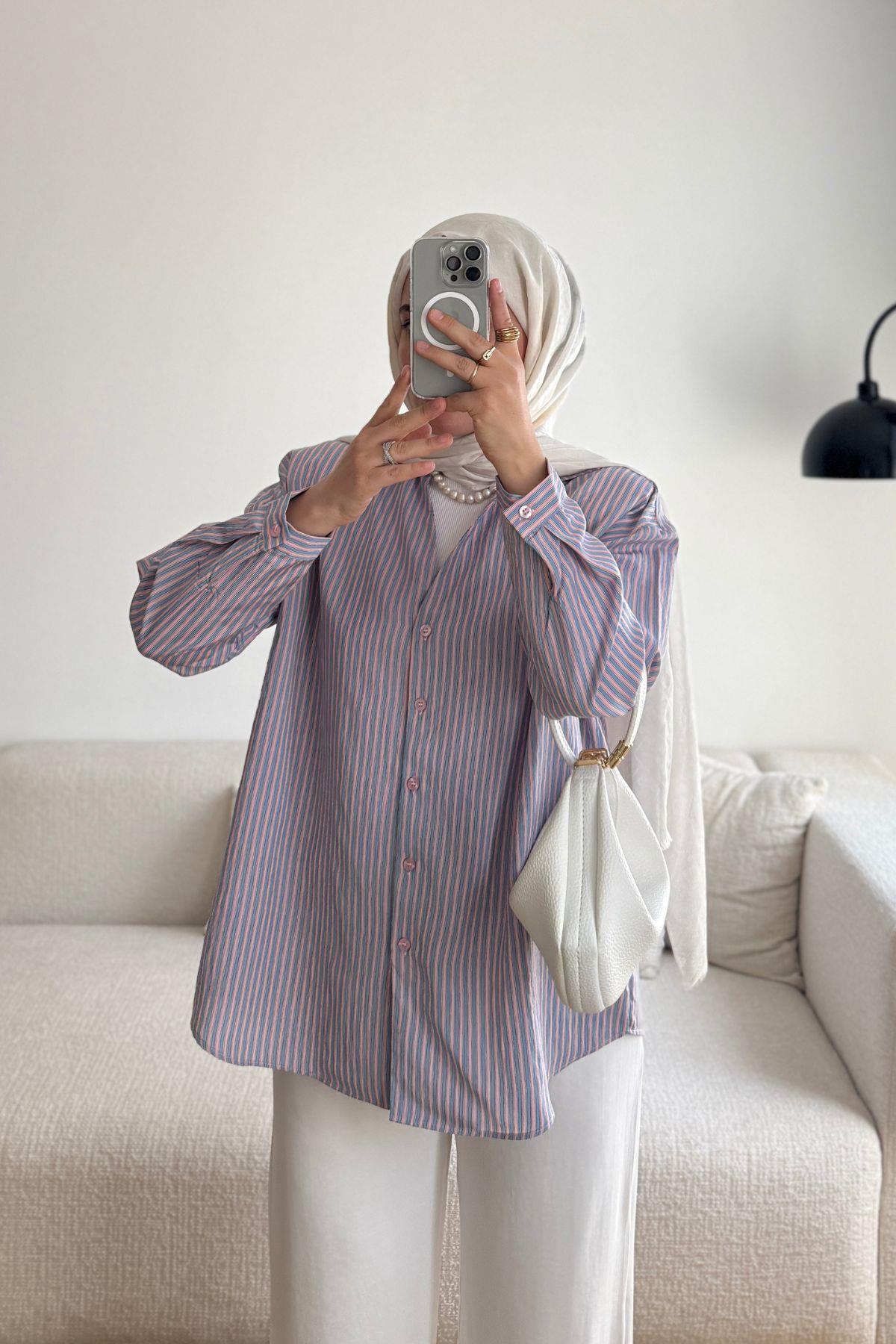 PEMBE MAVİ NİNETY V YAKA GÖMLEK