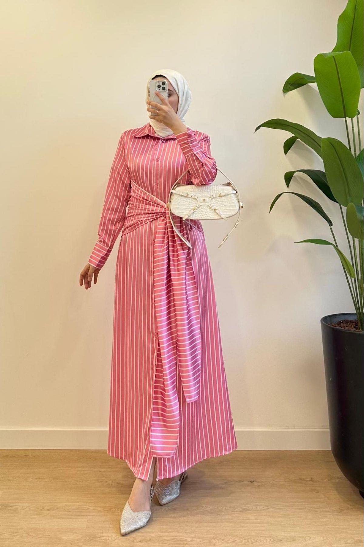 PEMBE SATEN ÇİZGİLİ ELBİSE