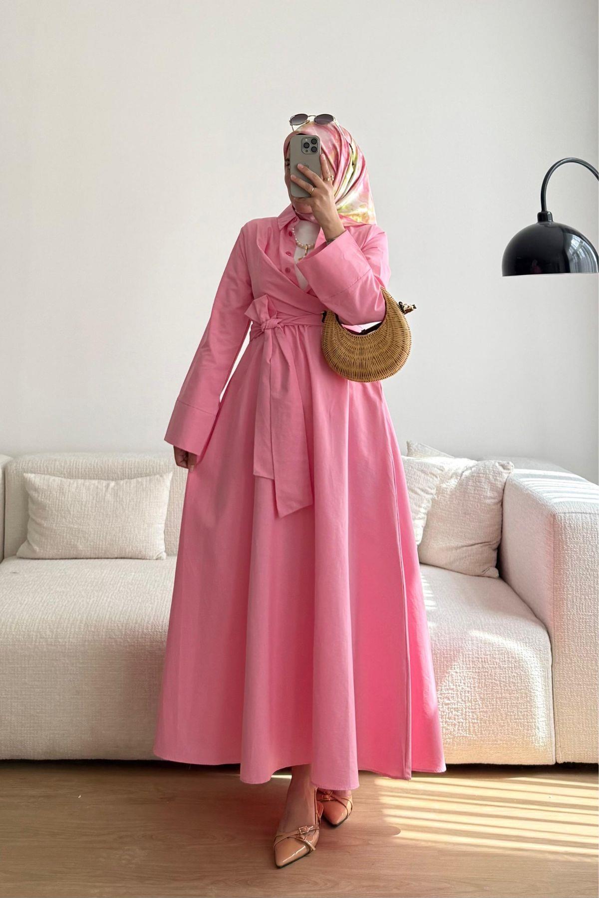SİNDİA BEL BAĞLAMA DETAYLI PEMBE ELBİSE
