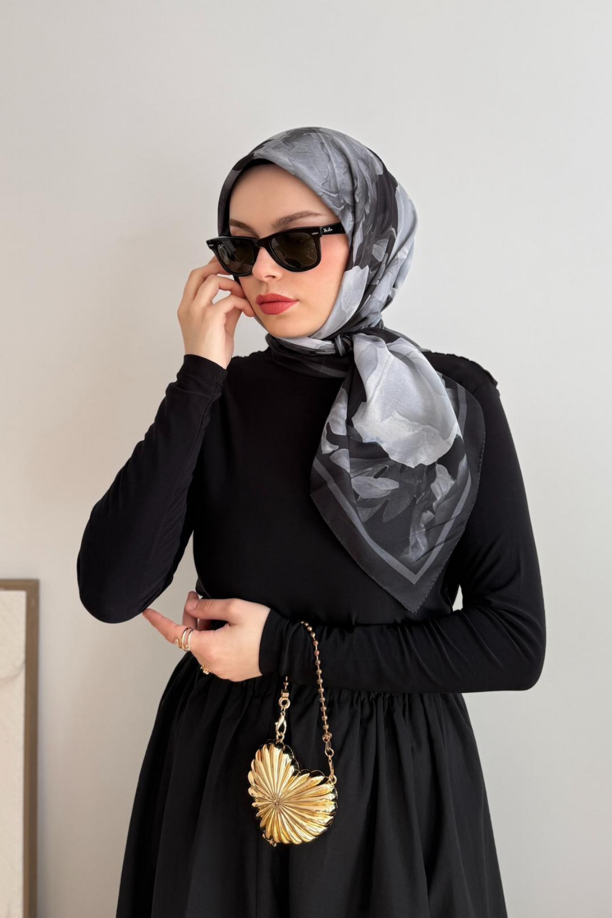 SİYAH FLOWER GARDEN EŞARP