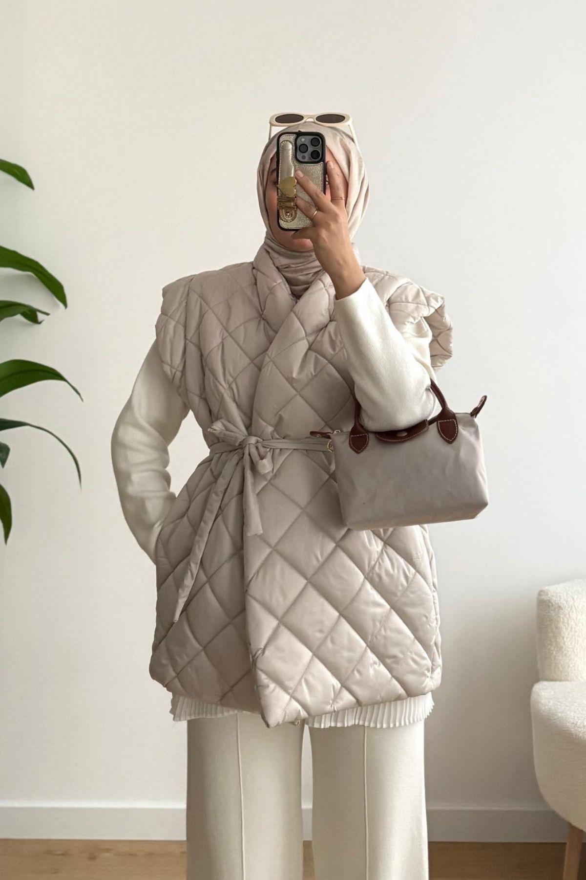 TAŞ KAPİTONE KUŞAKLI YELEK