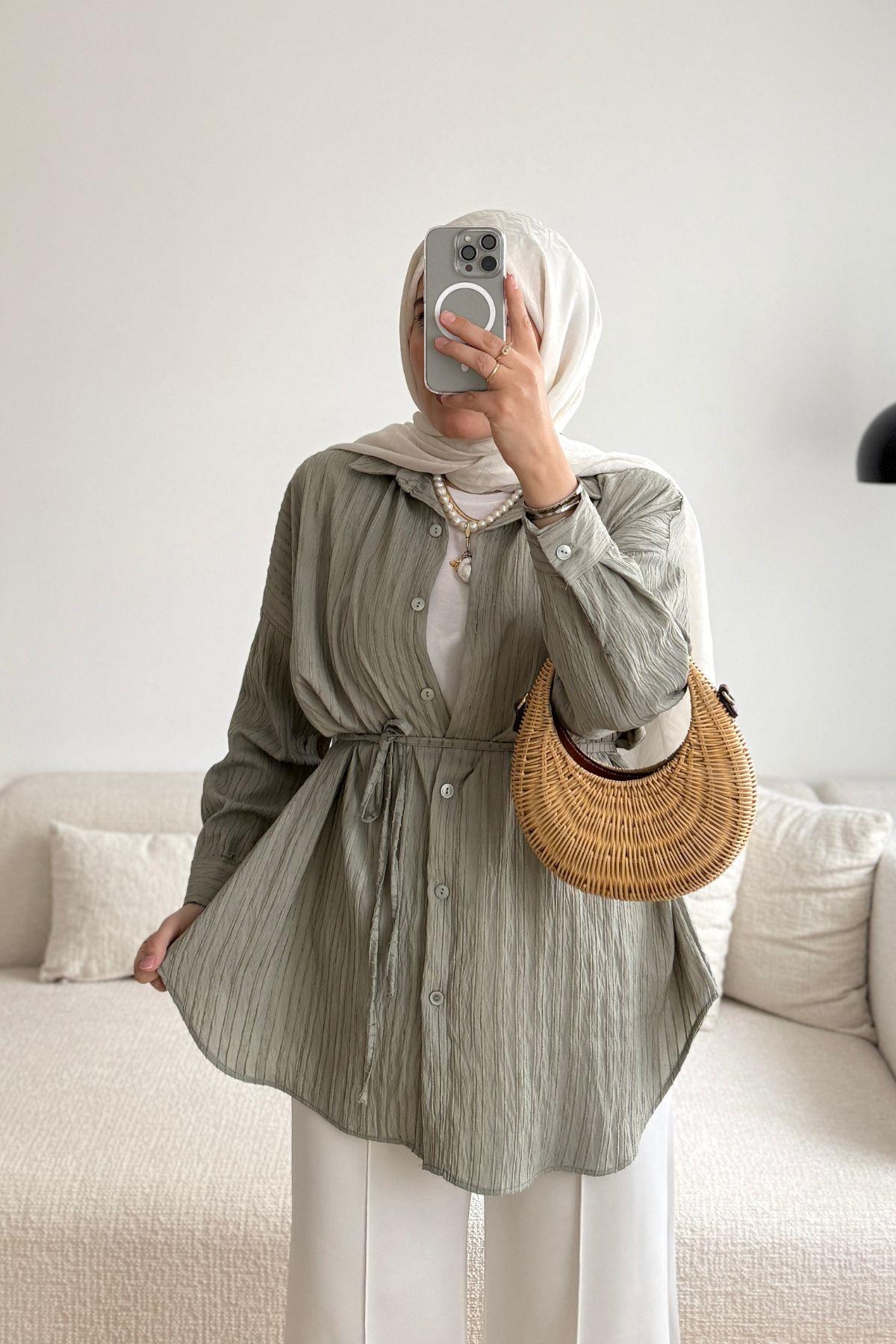 YEŞİL MERA TEK CEP KUŞAKLI GÖMLEK