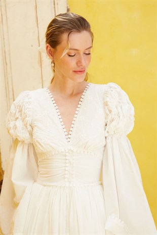 Düğme Detaylı Ekru Renk Pamuklu Kumaş GelinlikJAQAR